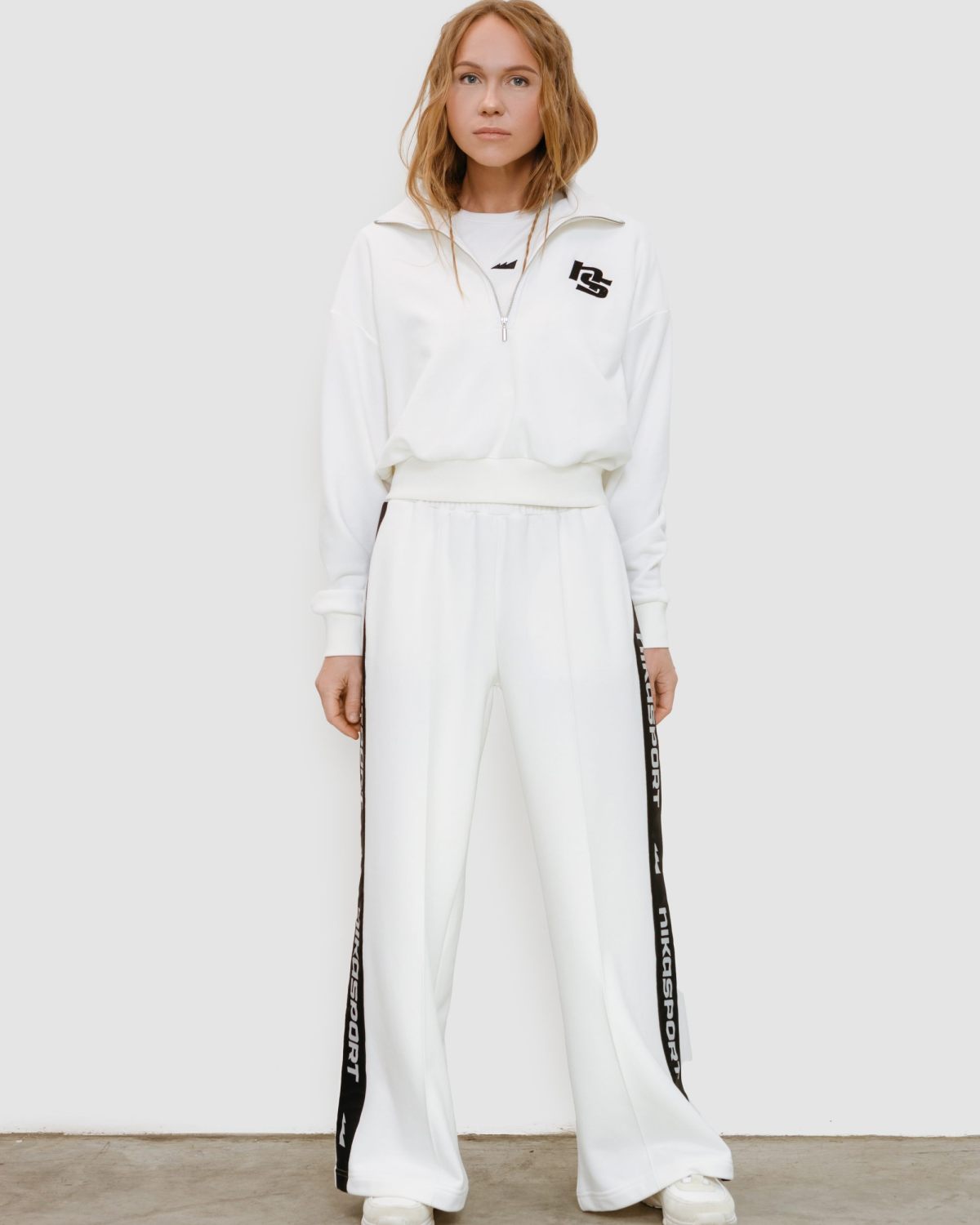 Брюки широкие со стрелками и лампасами Black & White Nikasport, W4BW811-WHT, цвет белый