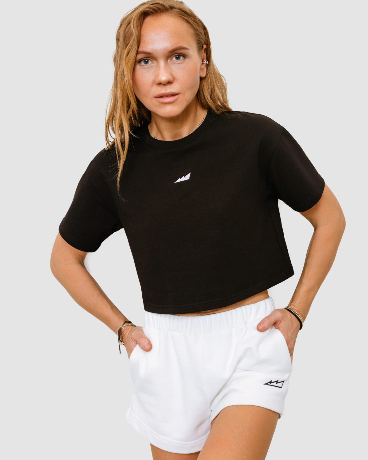 Укороченная футболка Black & White Nikasport, BW15-W11-BLK, цвет черный